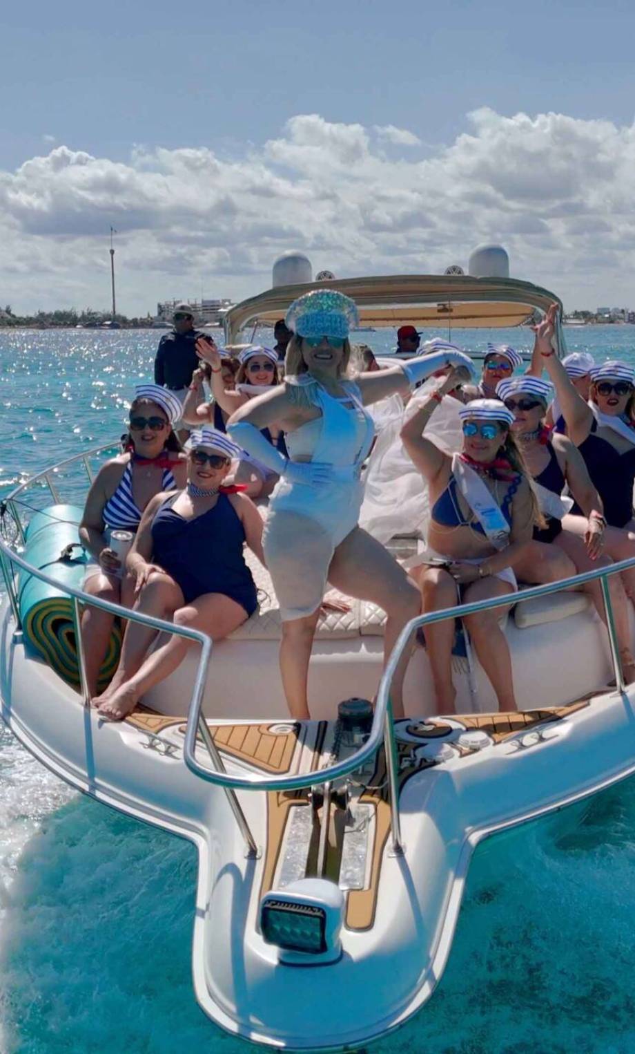 Despedida de soltera en un yate privado en Cancún | Enjoy Cancún Clientes