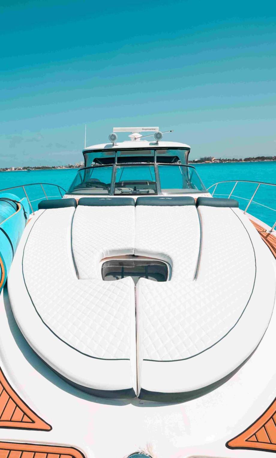 Cubierta del yate Calypso – yate privado en Cancún