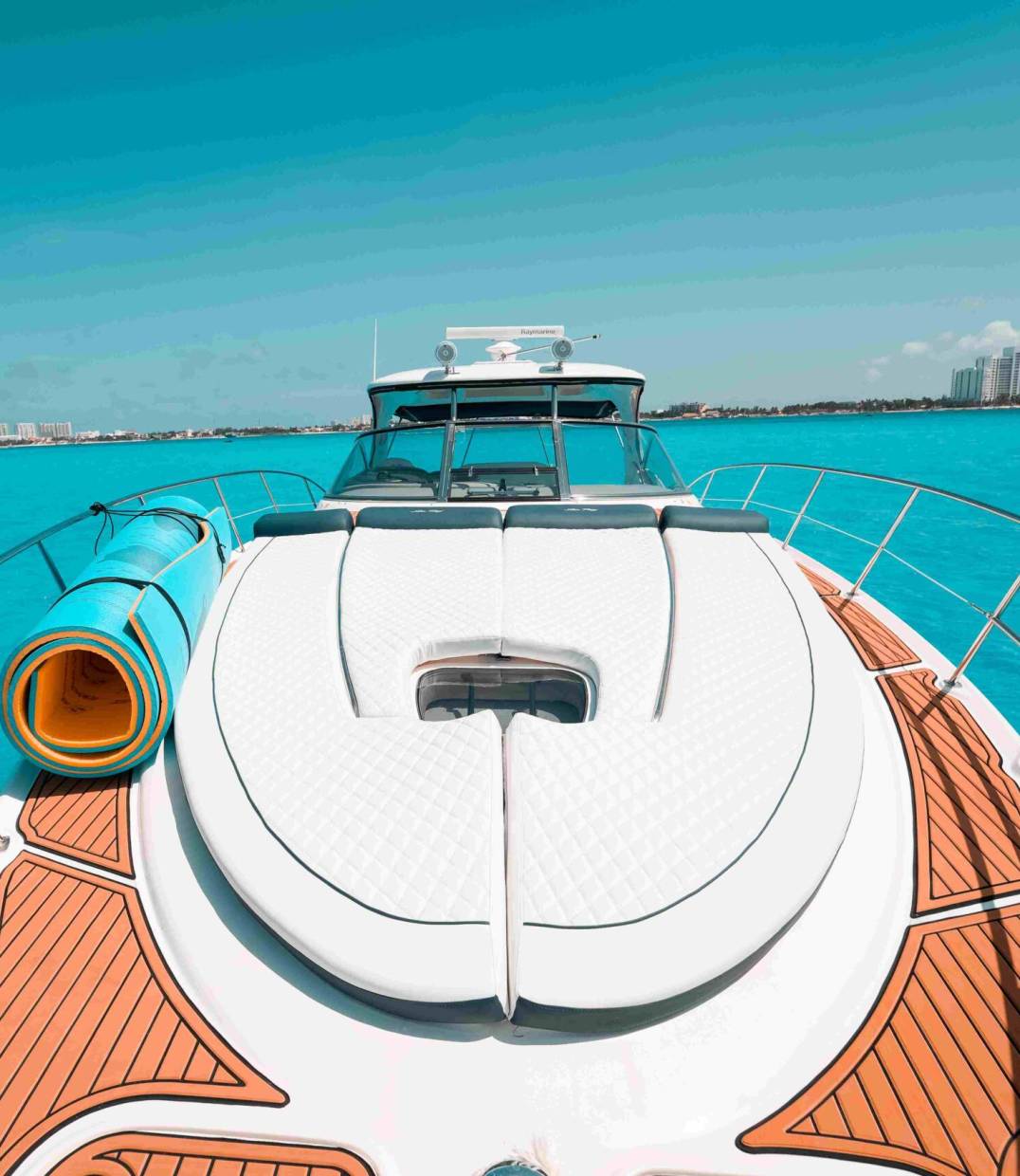 Cubierta del yate Calypso – yate privado en Cancún