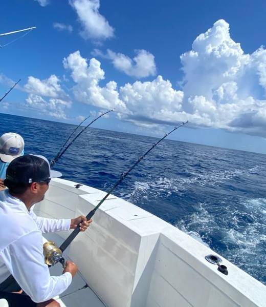 Pesca en barco privado en Cancún \ Enjoy Cancun