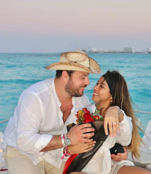 Pedida de mano en yate privado en Cancún